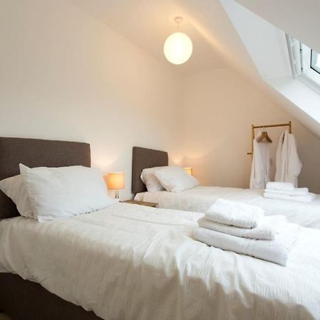 Remarkable 2-Bed Apartment In Culross Exterior photo