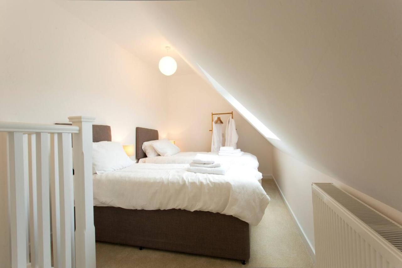 Remarkable 2-Bed Apartment In Culross Exterior photo