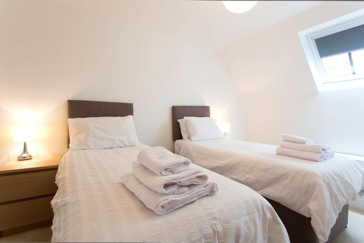 Remarkable 2-Bed Apartment In Culross Exterior photo