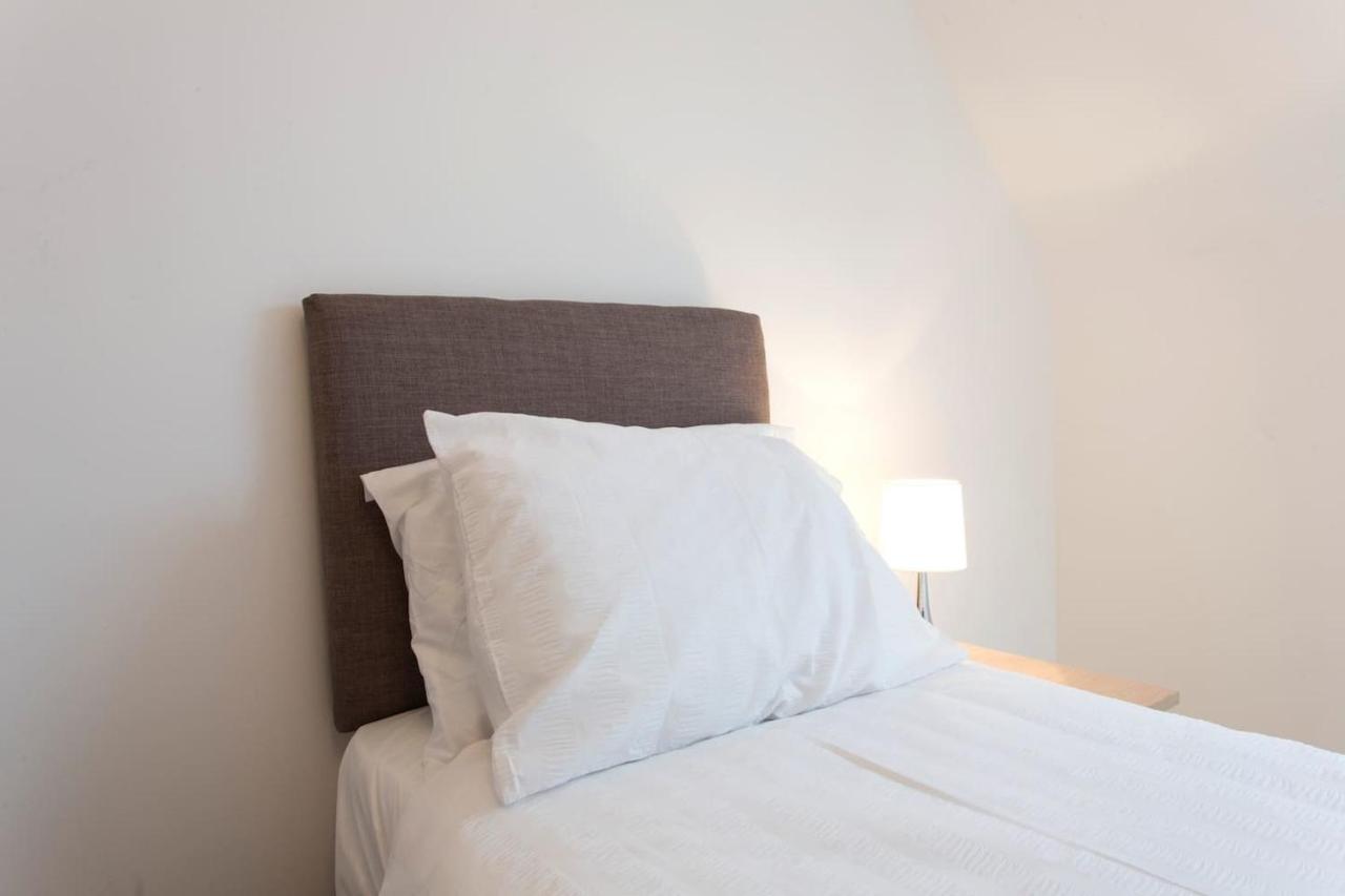 Remarkable 2-Bed Apartment In Culross Exterior photo