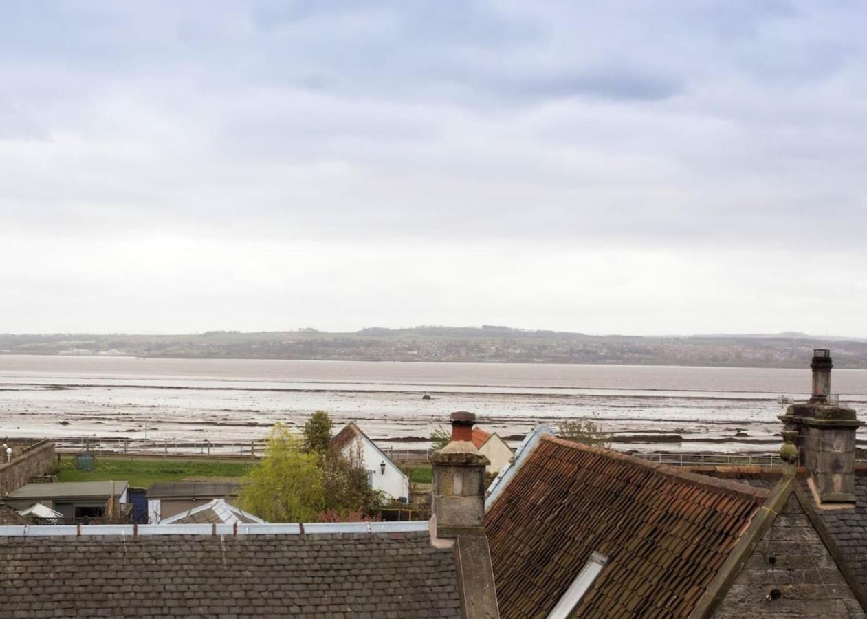 Remarkable 2-Bed Apartment In Culross Exterior photo